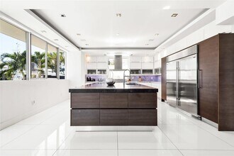 300 Royal Plaza Dr in Fort Lauderdale, FL - Foto de edificio - Building Photo