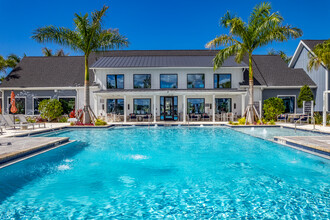 The Sophia Luxury Villas in North Venice, FL - Building Photo - Building Photo