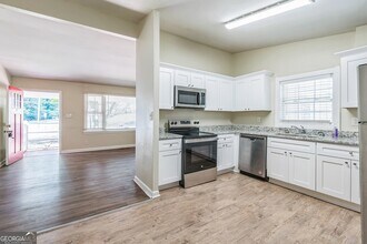 16 Bromack Dr SE in Atlanta, GA - Building Photo - Building Photo