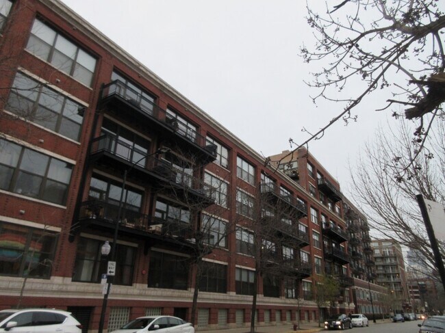 property at 1040 W Adams St