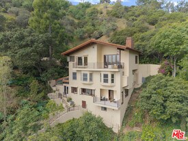 10160 Cielo Dr in Beverly Hills, CA - Building Photo