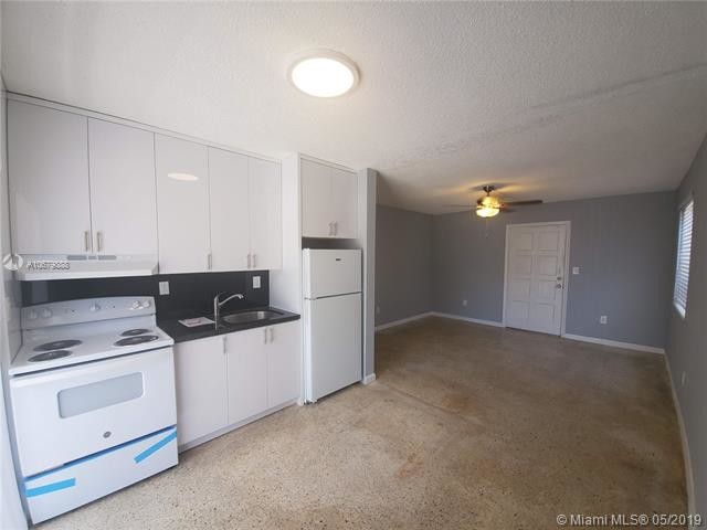 1043 NW 5th St-Unit -1 in Miami, FL - Foto de edificio - Building Photo