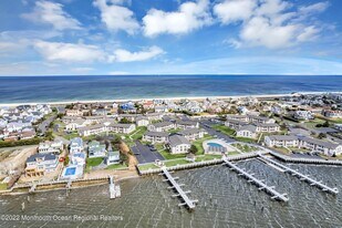 113 Wharfside Dr in Monmouth Beach, NJ - Building Photo