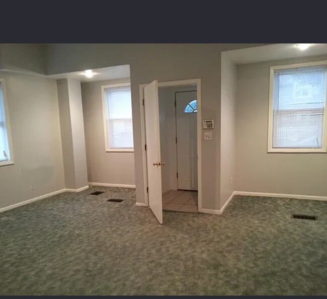 401 E Lloyd St, Unit 401