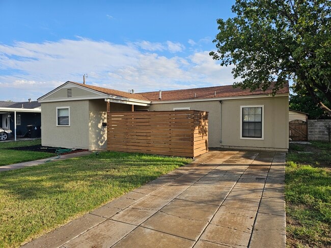 1010 S Plains Park Dr in Roswell, NM - Building Photo - Building Photo