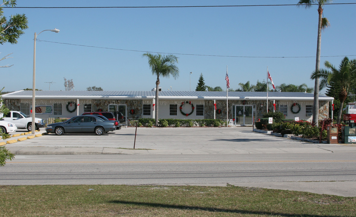 Pointe West in Largo, FL - Foto de edificio