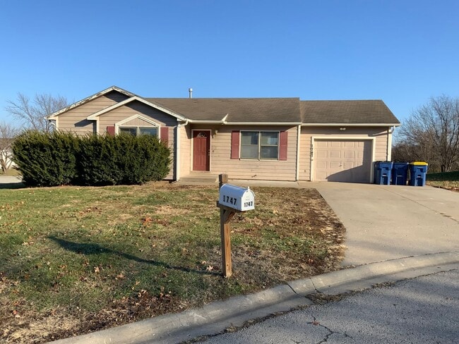 property at 1747 Redbud Ln