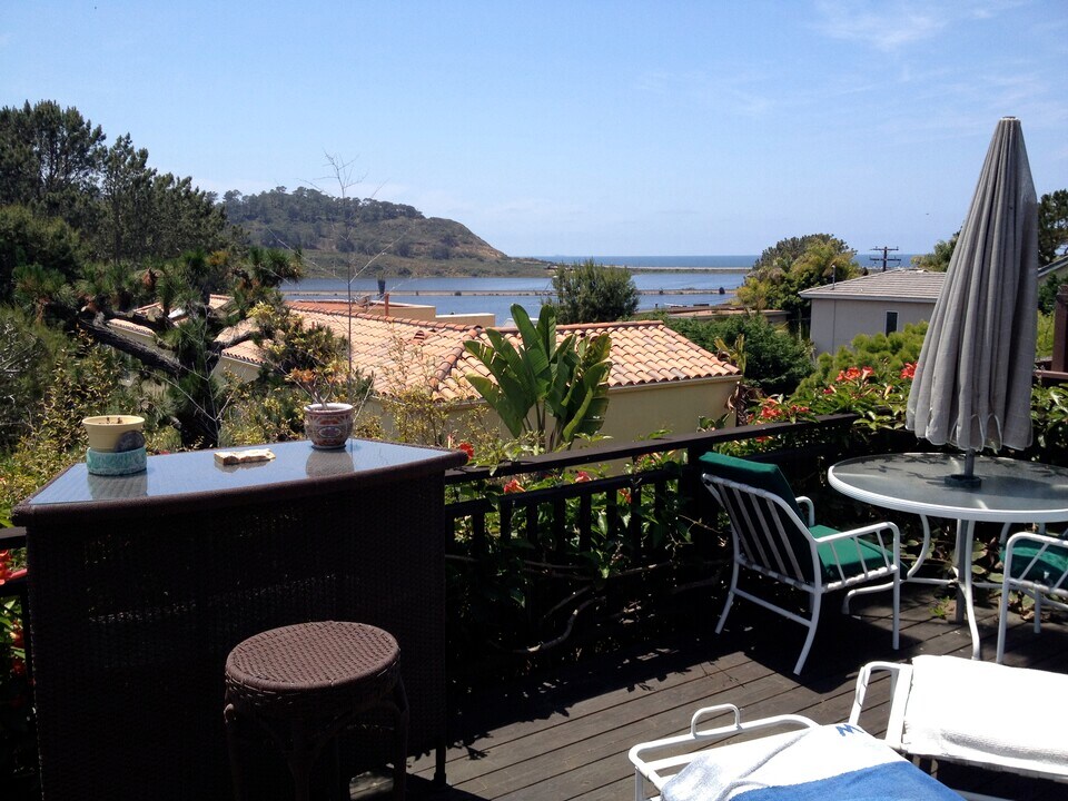 2553 Via Merano, Unit Upper Duplex in Del Mar, CA - Building Photo