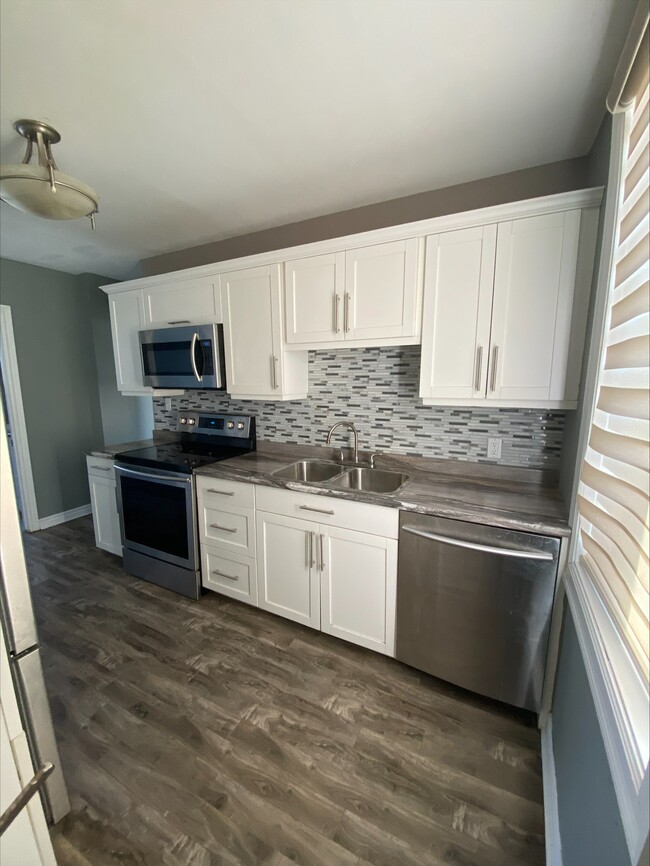 1030 Riverside Dr in Bathurst, NB - Building Photo - Building Photo