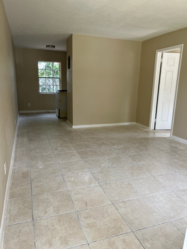 1405 College Park Ln in Tampa, FL - Building Photo - Building Photo