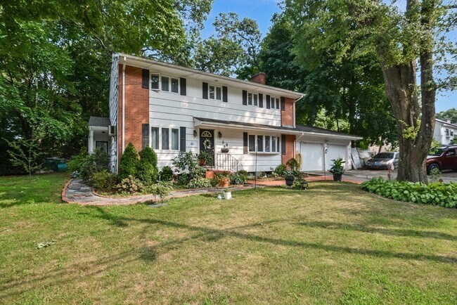 property at 9 Flagg Dr