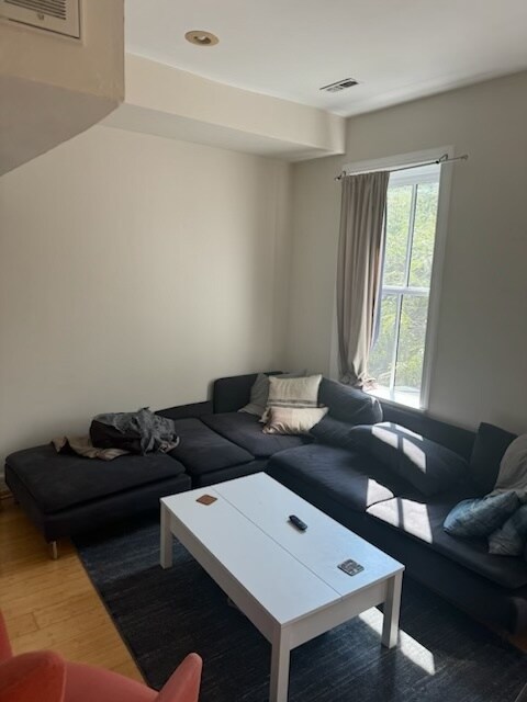 909 O St NW, Unit 4 in Washington, DC - Building Photo