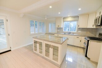 242 W Mariposa in San Clemente, CA - Building Photo - Building Photo