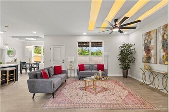 5516 N Crown Pt in Pharr, TX - Foto de edificio - Building Photo