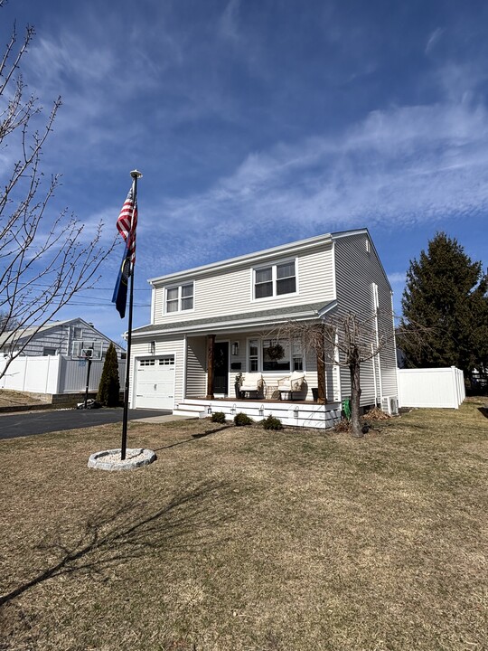 50 Douglas St in Stratford, CT - Building Photo