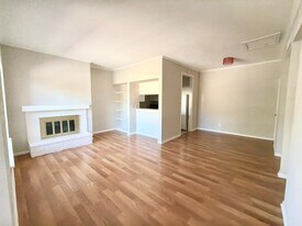 728 Bering Dr in Houston, TX - Building Photo