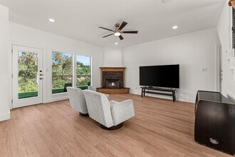 14000 Saskatchewan Dr in Austin, TX - Building Photo - Building Photo