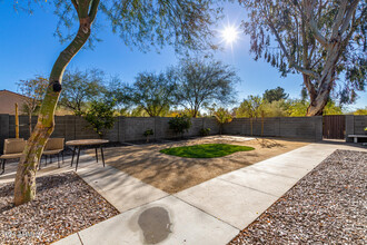 10069 E Paradise Dr in Scottsdale, AZ - Foto de edificio - Building Photo