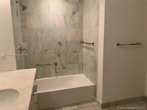 1050 Brickell Ave, Unit 1606 in Miami, FL - Building Photo - Building Photo