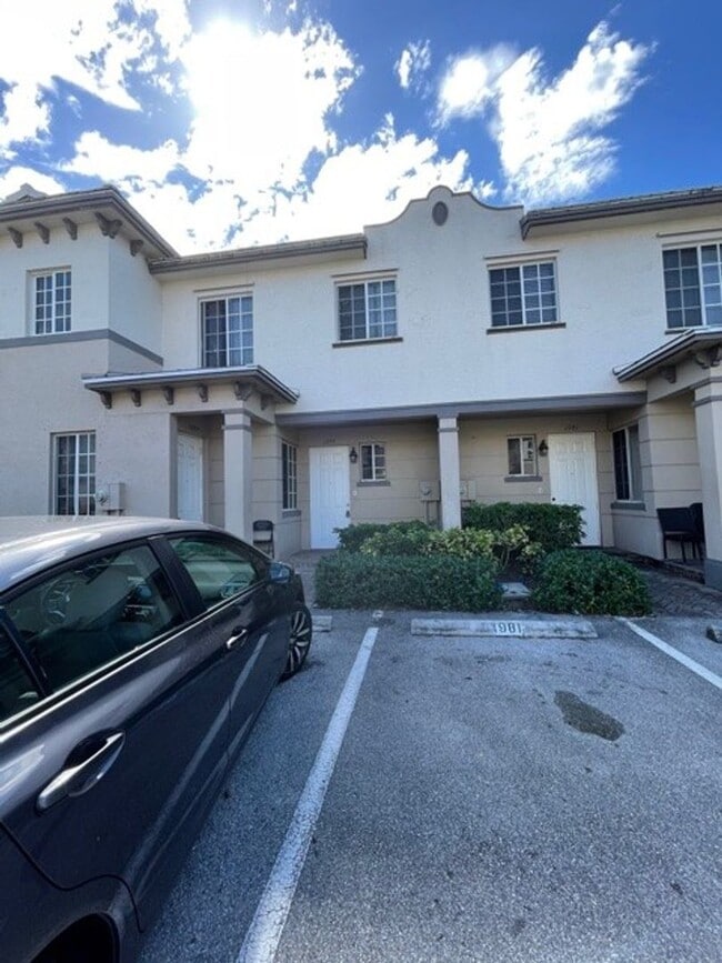 property at 1979 Freeport Dr