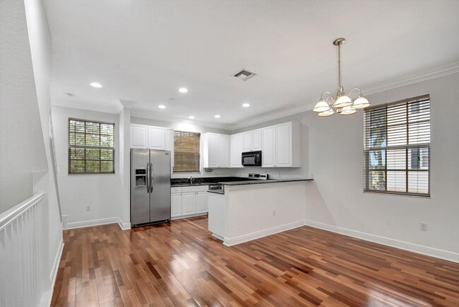 property at 2502 N Dixie Hwy