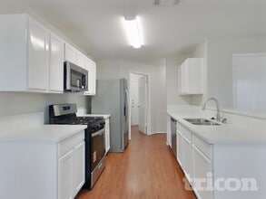 8227 Radial Ct in Rosharon, TX - Foto de edificio - Building Photo