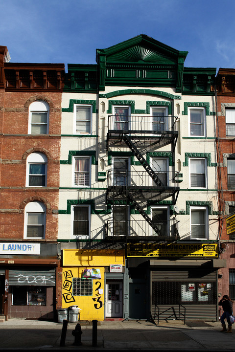 235 Malcolm X Blvd in Brooklyn, NY - Foto de edificio