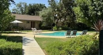 45 E Santa Ana Ave in Fresno, CA - Building Photo