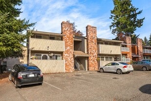 10012 NE 117th Ct in Kirkland, WA - Building Photo