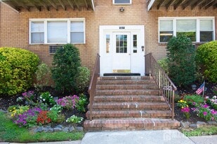 9 Koster Blvd in Edison, NJ - Building Photo