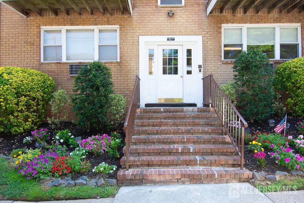 9 Koster Blvd in Edison, NJ - Building Photo