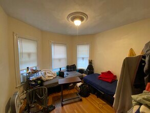 96 Hillside St, Unit 3B in Boston, MA - Foto de edificio - Building Photo