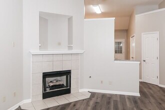 6887 Seaside Dr in Cordova, TN - Foto de edificio - Building Photo