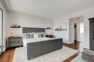 222 Karen Ave in Las Vegas, NV - Building Photo