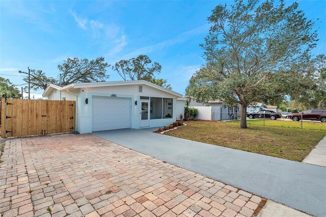 2238 13th Ave SW in Largo, FL - Building Photo - Building Photo