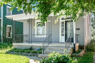2435 Summit St in Columbus, OH - Building Photo - Building Photo