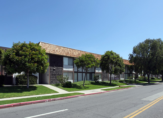 Woodland Apartments in Ventura, CA - Building Photo - Building Photo