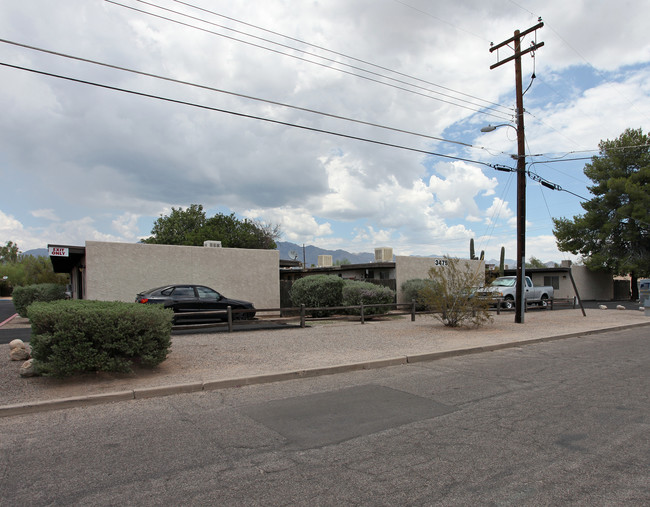 Palo Verde Plaza Apartments in Tucson, AZ - Foto de edificio - Building Photo