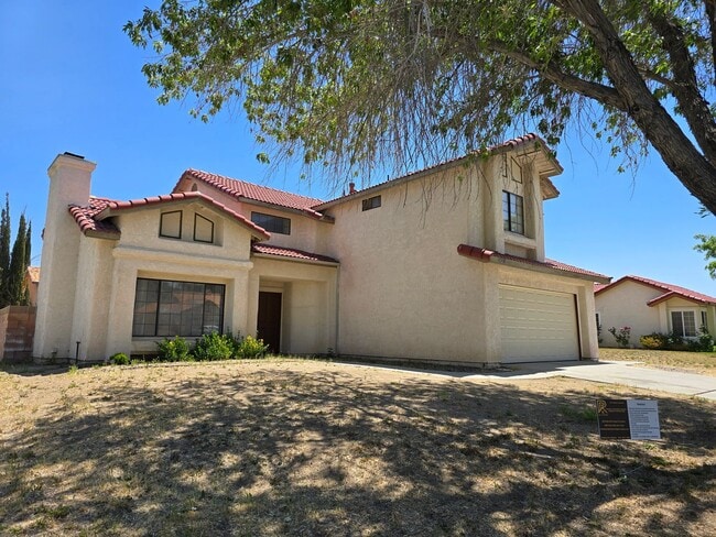 44208 Halcom Ave in Lancaster, CA - Building Photo - Building Photo