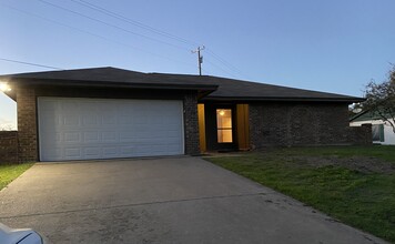 620 W Park Ave in Weatherford, TX - Building Photo - Building Photo