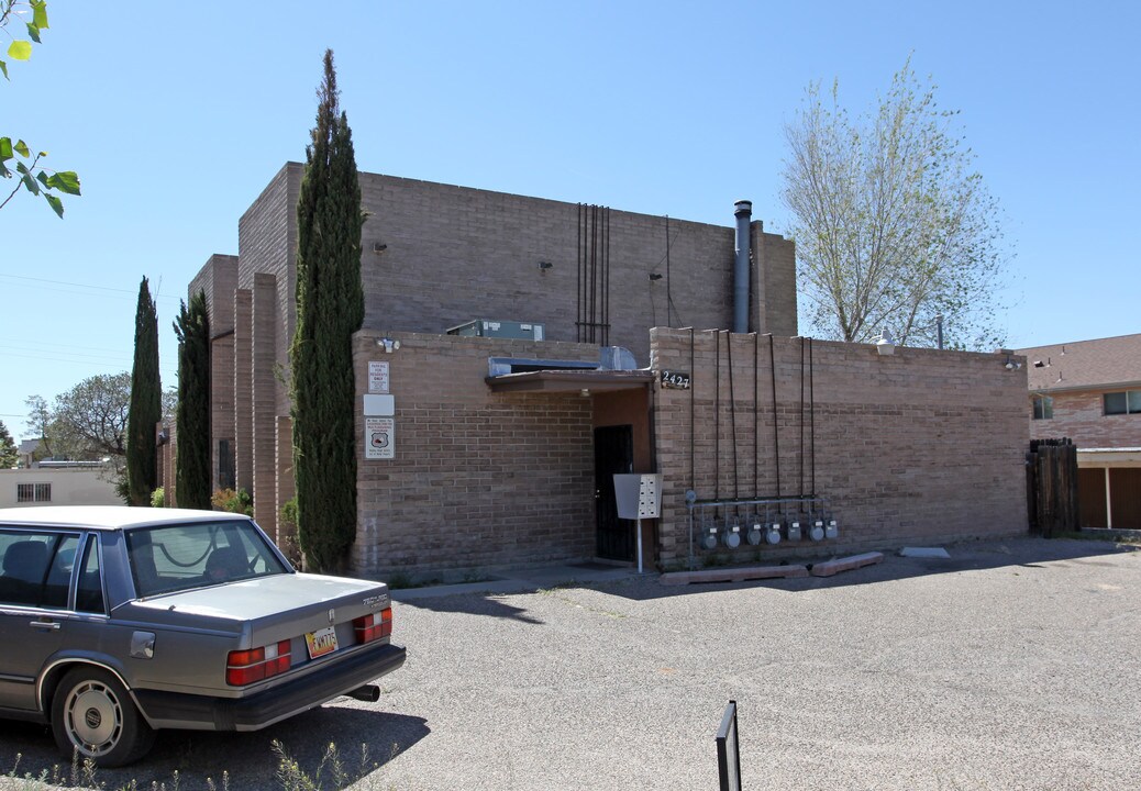 2427 Espanola St NE in Albuquerque, NM - Foto de edificio