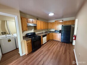 1102 Stony Brook Way in North Brunswick, NJ - Building Photo - Building Photo