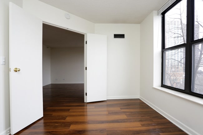 Evanston Place in Evanston, IL - Building Photo - Interior Photo