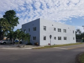 2500 NE 192nd St in Miami, FL - Building Photo - Other