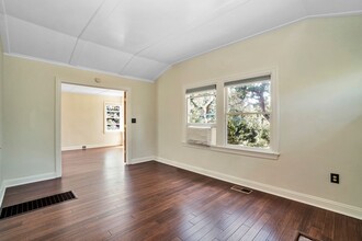 6176 Moraga Ave in Piedmont, CA - Building Photo - Building Photo