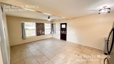 6216 Lake Underhill Rd in Orlando, FL - Foto de edificio - Building Photo