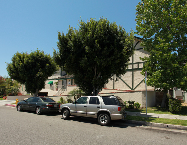 Eucalyptus Villas in Hawthorne, CA - Building Photo - Building Photo