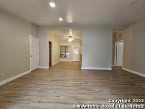 2810 Knight Robin Dr in San Antonio, TX - Building Photo - Building Photo