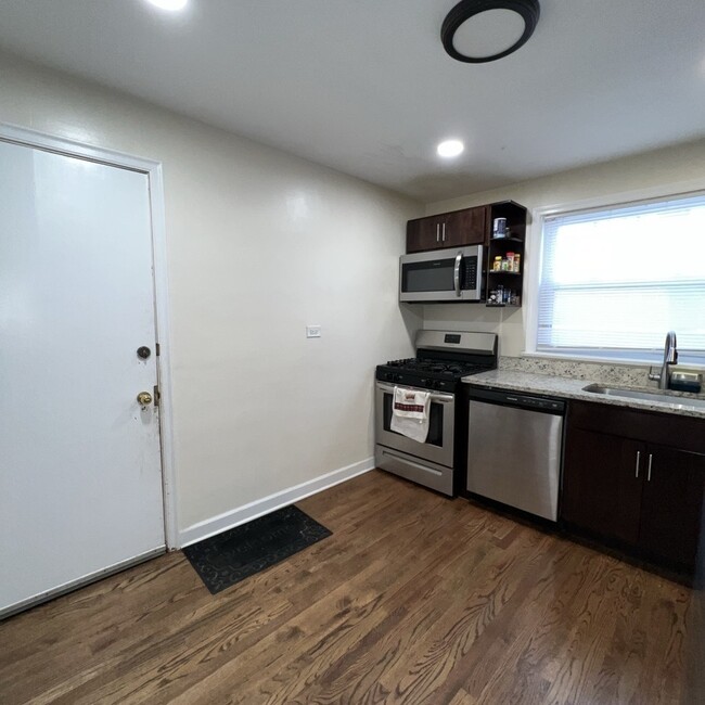 4242 W Nelson St in Chicago, IL - Building Photo - Building Photo