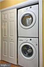 2815 Lee Oaks Ct in Falls Church, VA - Foto de edificio - Building Photo